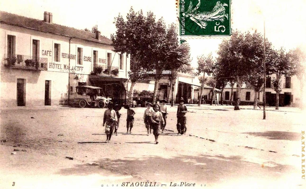2424- Staoueli - Place - Hotel Malakoff.jpg